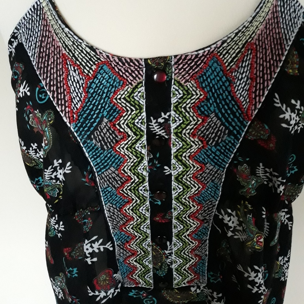 Fun & Flirty Top - Picture 2 of 5